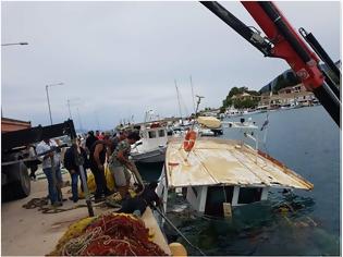 Φωτογραφία για Βούλιαξε ψαροκάικο από την τρικυμία στη Λυγιά Λευκάδας (φωτο)