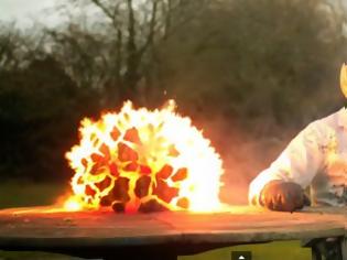 Φωτογραφία για Ίσως η πιο εντυπωσιακή έκρηξη που έχετε δει σε αργή κίνηση! [video]
