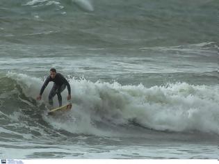 Φωτογραφία για Σέρφ σε τεράστια κύματα στη Νότια Εύβοια (ΦΩΤΟ)