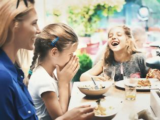 Φωτογραφία για Eating out: Πέντε λόγοι που αξίζει να τρώτε έξω με τα παιδιά και γιατί να το επιλέξετε