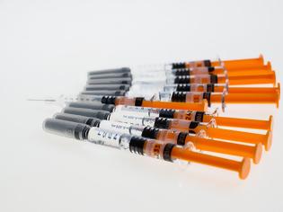Φωτογραφία για Γρίπη: Ποιοι πρέπει να κάνουν δύο δόσεις του εμβολίου, ποιοι ανήκουν στις ομάδες υψηλού κινδύνου