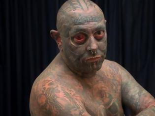 Φωτογραφία για Ο άνθρωπος που έχει κάνει τατουάζ ακόμα και μέσα στο μάτι του