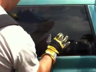 Φωτογραφία για Απίστευτο! Σπάει τζάμι από αυτοκίνητο μόνο με το ένα του δάχτυλο!