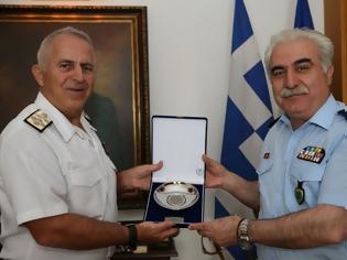 Φωτογραφία για Συνάντηση Αρχηγού ΓΕΕΘΑ με τον Αρχηγό της Ελληνικής Αστυνομίας