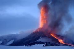 Για κατάρρευση του ηφαιστείου της Αίτνας στο Ιόνιο και τον κίνδυνο τσουνάμι προειδοποιούν επιστήμονες