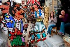 Χαμένοι στα μάτια δικών μας και ξένων