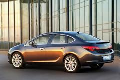 Το νέο 4θυρο Opel Astra (έκδοση sedan) είναι γεγονός!