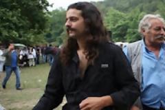 «Κλωτσιές θέλουν κανονικά όλοι αυτοί και όχι σφαλιάρες» λέει στο «Παρόν» ο Μπαρμπαρούσης