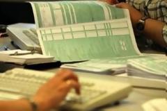 Υπ. Οικονομικών: Επειγόντως κατασχέσεις για χρέη άνω των 3.000 ευρώ!