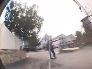 Φωτογραφία για ΣΟΚ! Γνωστός Skateboarder προσέκρουσε σε φορτηγό και γλύτωσε από θαύμα! Δείτε το βίντεο...