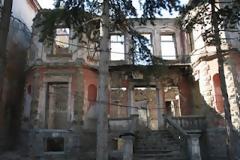 Kαταρρέει το σπίτι, όπου έμεινε ο Γ. Σεφέρης, στην Κορυτσά!