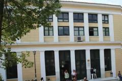 VIDEO: Στον εισαγγελέα ο 24χρονος φοιτητής εν μέσω χειροκροτημάτων!