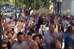 Χαμός έξω απο τα δικαστήρια για τον 24χρονο