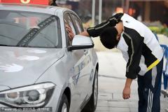 ΔΕΙΤΕ: Την έκανε δική του, αφού την ακουμπούσε για 87 ώρες!
