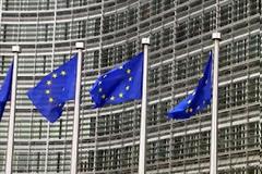Καμία πίεση προς τις ελληνικές τράπεζες λέει η Κομισιόν