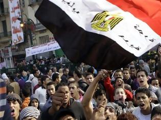 Φωτογραφία για Χιλιάδες Αιγύπτιοι βγήκαν στους δρόμους