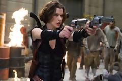 Τι έχει στο νεσεσέρ της η Milla Jovovich;