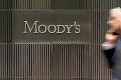 Moody's ->