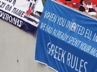 Φωτογραφία για To πανό για την Ελλάδα που κάνει τον γύρο του κόσμου!