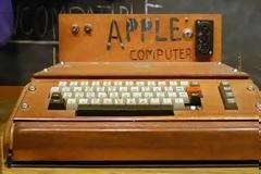 Σε δημοπρασία ένας από τους πρώτους Apple υπολογιστές