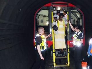 Φωτογραφία για ΔΕΙΤΕ: Υδάτινος εφιάλτης στο μετρό του Λονδίνου