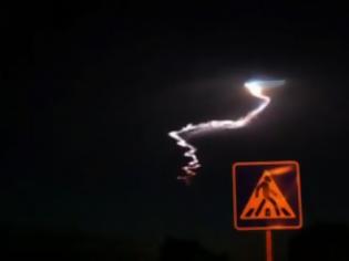 Φωτογραφία για Έπιασαν ζέστες! Στη Κύπρο βλέπουν...UFO, στην Ελλάδα γράφουν για ...προφητεία υπέρ Κασιδιάρη!
