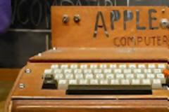 Ο πρώτος apple 1 το 1976 που φτιάχτηκε σε ενα γκαράζ
