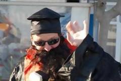 O καλόγερος… ήταν ο εραστής του άνδρα της!