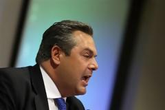 Π. ΚΑΜΕΝΟΣ: ΚΑΜΙΑ ΣΥΝΕΡΓΑΣΙΑ ΜΕ ΣΑΜΑΡΑ ΚΑΙ ΜΝΗΜΟΝΙΑΚΑ ΚΟΜΜΑΤΑ