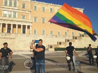 Φωτογραφία για H Αθήνα γέμισε χρώματα και ρυθμό με 2000 τουλάχιστον Gay Priders [photos]