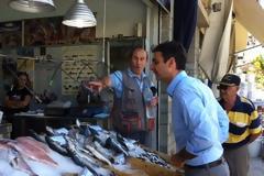 Με αγάπη αγκάλιασαν τον Κυριάκο οι κάτοικοι της Ηλιούπολης