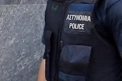 Eκαψε το αυτί αστυνομικού με τσιγάρο!