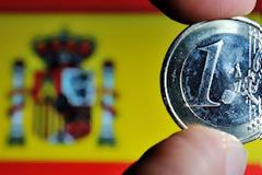 Η Ισπανία ανεβάζει το ευρώ