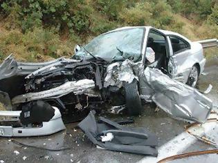 Φωτογραφία για Πελόπιο: Αυτοκίνητο συγκρούστηκε με μπαλιαστικό