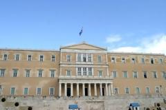 Τα επιδόματα και το πάρκινγκ της Βουλής!