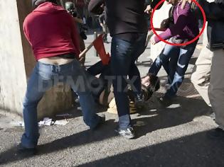 Φωτογραφία για Υποψήφιος βουλευτής του ΚΚΕ, πλακώνει στο ξύλο διαδηλωτη
