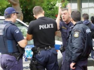 Φωτογραφία για Τέσσερις συλλήψεις στη Λάρισα για παράβαση των νόμων «Περί Όπλων» και «Περί Ραδιοσταθμών»
