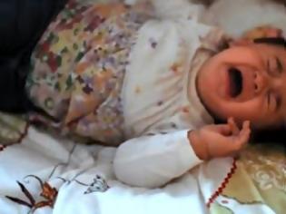 Φωτογραφία για Οι 7 πιο απίθανοι τρόποι για να κοιμίσετε το μωρό σας! [video]