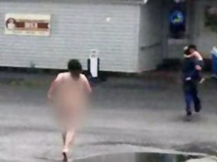 Φωτογραφία για Νέο κρούσμα κανιβαλισμού. Γυμνή στο δρόμο κυνηγάει το παιδί της για να το σκοτώσει