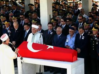Φωτογραφία για Άνοιξε ο δρόμος για επανεκλογή Γκιουλ στην Προεδρία της Τουρκίας Με βάση το Συνταγματικό Δικαστήριο, το 2014 έχει το δικαίωμα να επαναδιεκδικήσει Προεδρία.