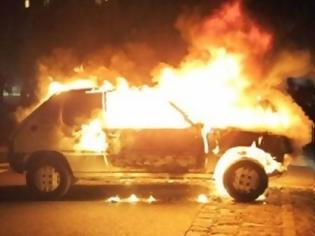 Φωτογραφία για ΗΡΑΚΛΕΙΟ: Στις φλόγες δύο αυτοκίνητα τη νύχτα