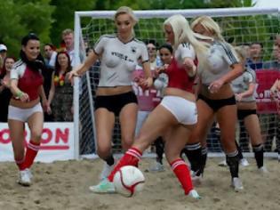 Φωτογραφία για PORNOSTARS ΣΕ ΑΓΩΝΑ... BEACH-SOCCER! (PHOTOS)