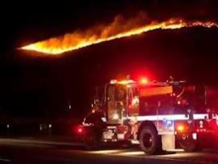 Φωτογραφία για Μάχη με τις φλόγες δίνουν οι πυροσβέστες στην Παλαιά Φώκαια