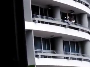 Φωτογραφία για Έπεσε στο κενό από 27ο όροφο κτηρίου ενώ έβγαζε selfie