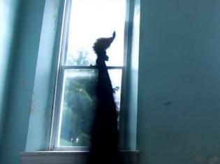 Φωτογραφία για Ζευγάρι σε στοιχειωμένο σπίτι πληρώνει £25.000 για νταντά