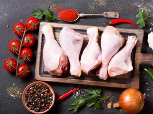 Φωτογραφία για Ωμό κοτόπουλο: 8 λάθη που βάζουν σε κίνδυνο την υγεία σας
