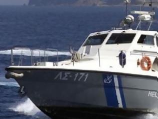 Φωτογραφία για Αλλοδαπός έκλεψε σκάφος από το Μεσολόγγι και παραλίγο να πνιγεί ανοιχτά της Κεφαλλονιάς – Μεγάλη επιχείρηση του Λιμενικού