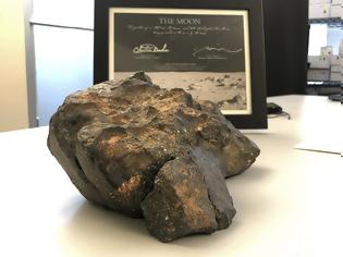 Φωτογραφία για Σε τιμή άνω των 600.000 δολαρίων πωλήθηκε σεληνιακός μετεωρίτης