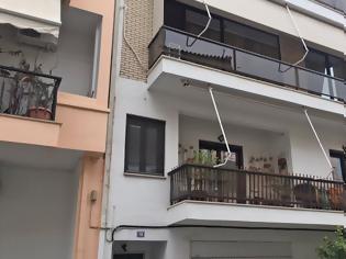 Φωτογραφία για ΑΤΤΙΚΗ: Εγκυος πήδηξε από το μπαλκόνι του σπιτιού της και σκοτώθηκε στον Αγιο Δημήτριο