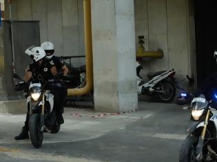 Φωτογραφία για Άγρια καταδίωξη μοτοσικλέτας - Συνελήφθησαν δύο άντρες που παρακολουθούσαν μεγάλο οικονομικό παράγοντα